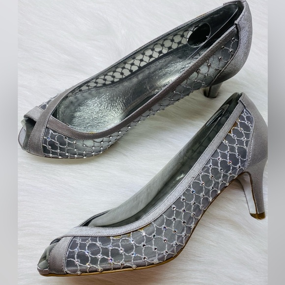 Adrianna Papell Elegant Silver Lua Mesh Size 7.5 M - Picture 4 of 5